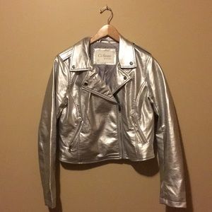 Silver jacket, perfect accessory for a night out!
